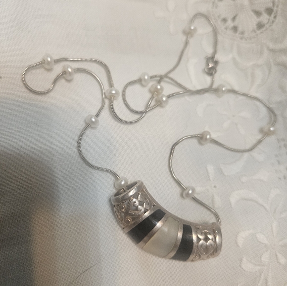 VINTAGE STERLING,ONYX &MOP SLIDE WITH STERLING &PEARL CHAIN - Picture 2 of 4